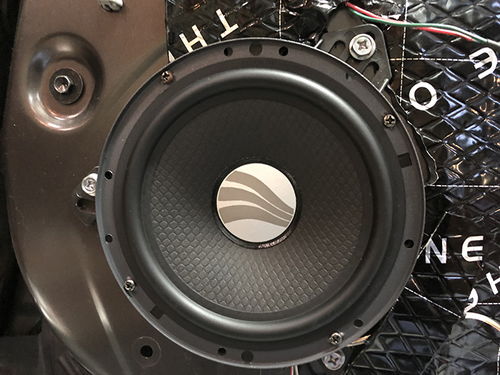 日产奇骏音响改装德国彩虹喇叭 爱威备胎低音 深圳享声汽车音响